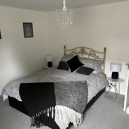 Апартаменти 2 Bed-Sleeps 4-Sea View-Pet Friendly-Parking Лланеллі Екстер'єр фото