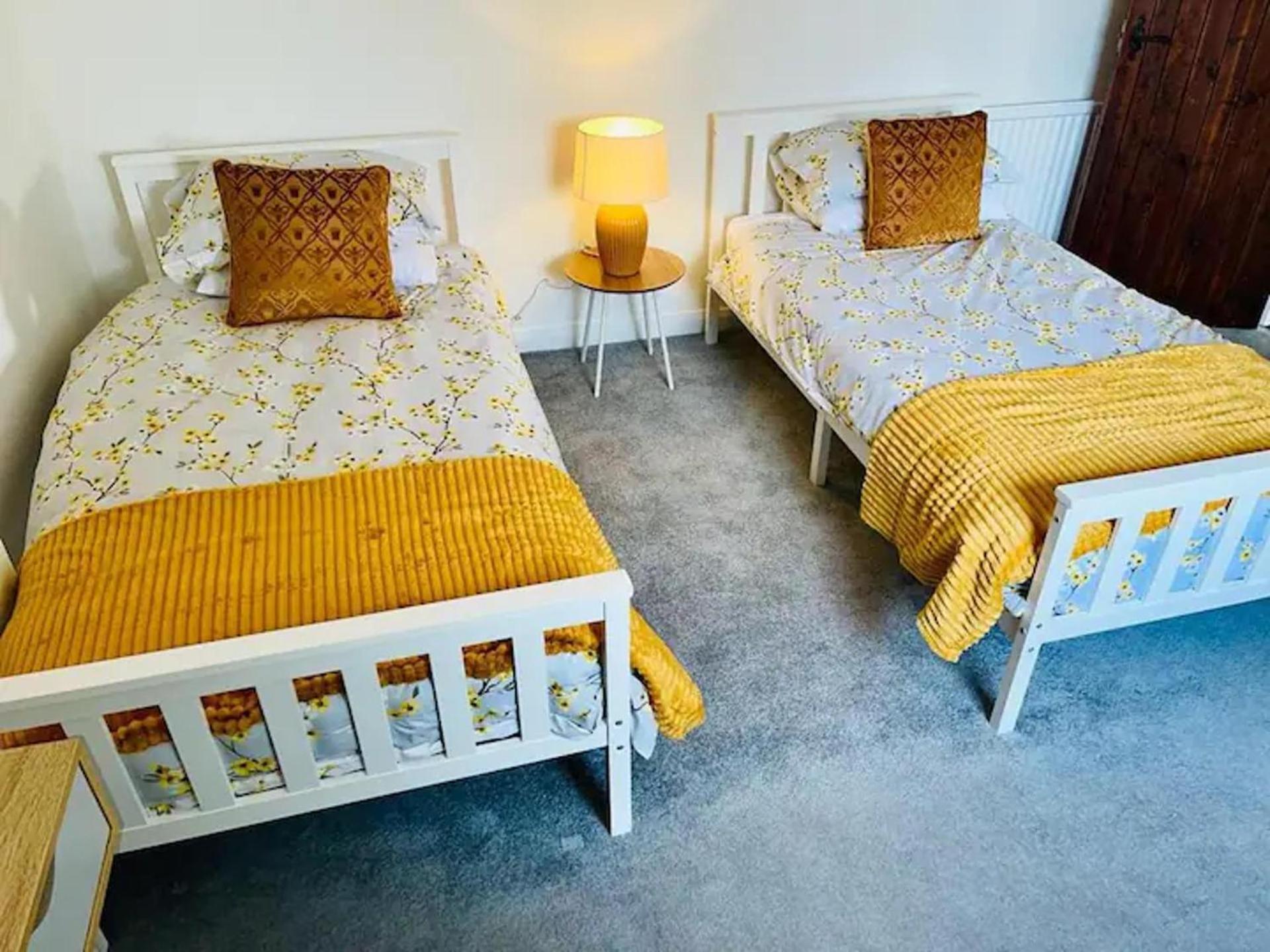 Апартаменти 2 Bed-Sleeps 4-Sea View-Pet Friendly-Parking Лланеллі Екстер'єр фото